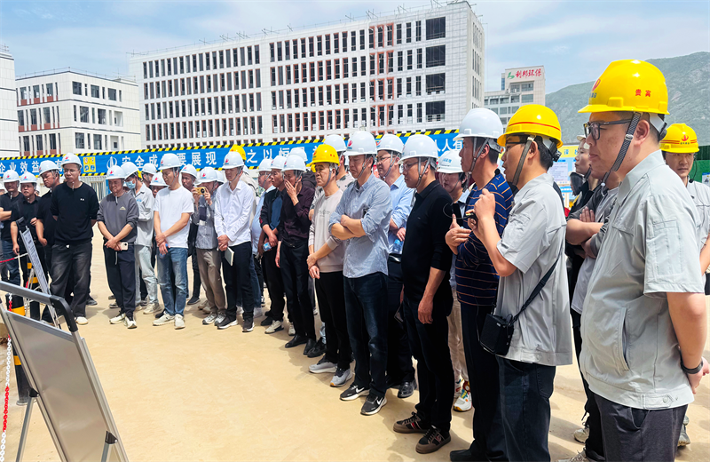 2025年4月17日，由莆田市涵江区住房和城乡建设局主办、evo视讯三建承办的钢筋安装工程质量防控现场交流会在联东U谷·涵江海峡智造产业谷一期成功召开。